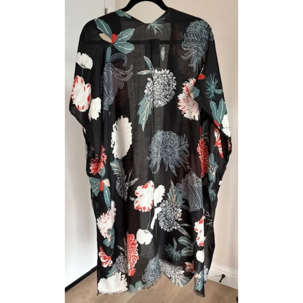 Lush Floral Chrysanthemum Kimono Duster Black Red White‎ One Size